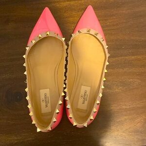 These are Valentino pink flats.